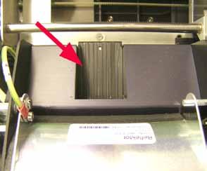 6. Rengöring och underhåll Styrmekanismer för kassetter Torkningsstation (fig. 56) Rännan måste vara ren. Varning! Det finns känslig elektronik i det här området.