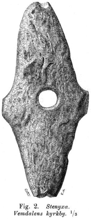 båtformig yxa af ung typ med förlängdt skafthål och väl slipad, 16 cm. lång och 6 cm. bred (Fig. 1). Fig. 1. Stenyxa. Öfverhogdals s:n. 1/3 Fig. 2. Stenyxa. Vemdalens kyrkby. 1/s Fig. 3. Stenyxa. Sveg s:n.