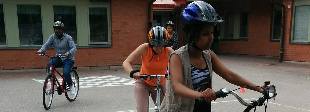 CYKELCIRKELN UPPFYLLDE FATEMES DRÖM Fateme Hakim i Uppsala har fått en gammal dröm uppfylld. Hon har fått lära sig cykla.