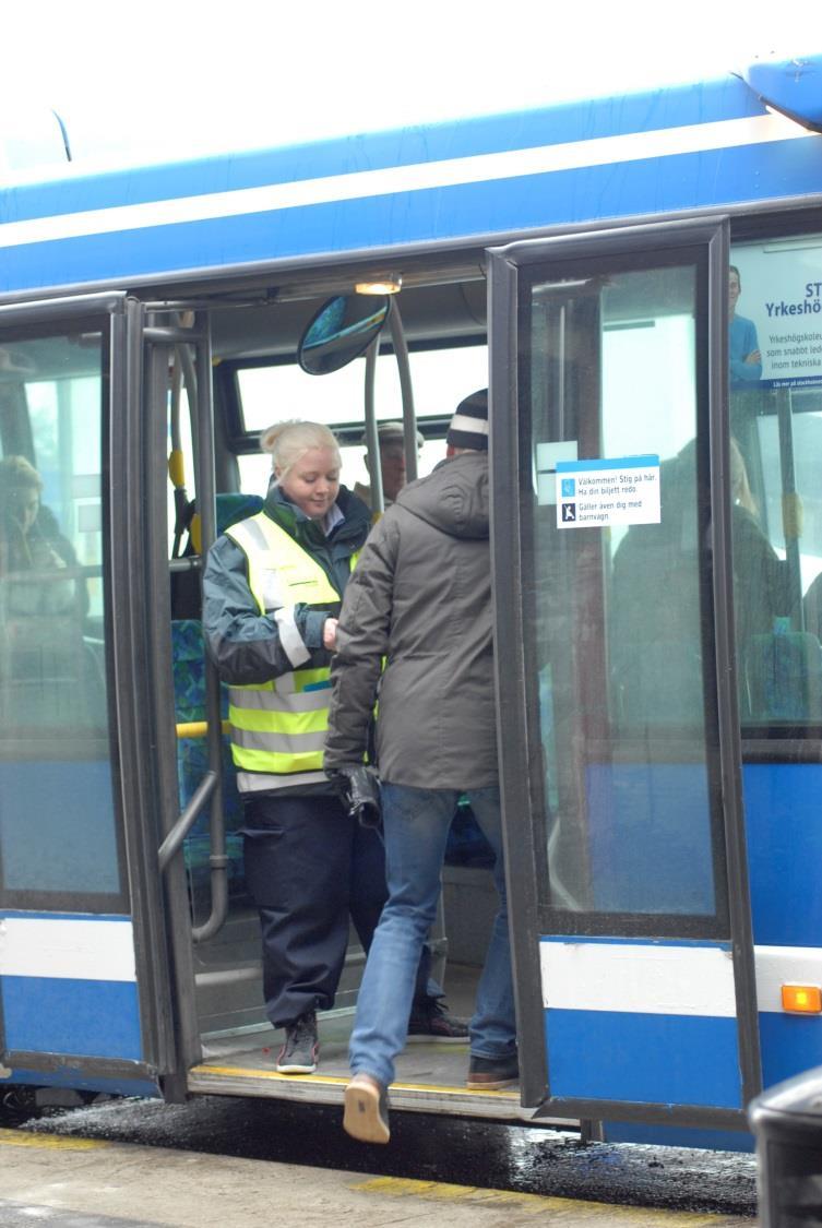 Åtgärder under försöket Fyra hållplatser trafikerades inte På och avstigning samt