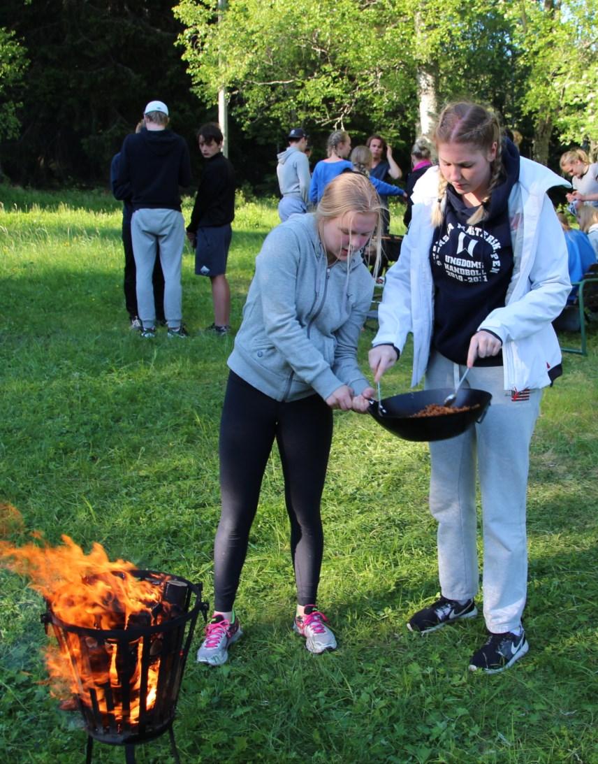 Vi låter era ungdomar vardagsmotionera fyra dagar i veckan! För en del är det den enda fysiska aktiviteten de genomför.