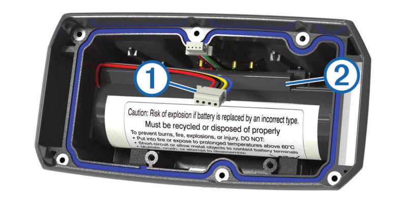 Du bör lämna kvar de två inre skruvarna. 2 Bänd försiktigt loss den bakre plattan. 3 Koppla ifrån batterianslutningen och strömanslutningen. 4 Ta bort skruvarna som håller batterilocket på plats.