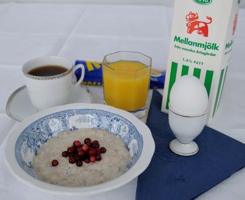 msk sylt 1 skiva bröd med margarin, pålägg och grönsak 1 glas juice eller nyponsoppa Hjälpmedelscentralen Ryhov Risk för undernäring mycket nedsatt aptit Havregrynsgröt 0,5 dl