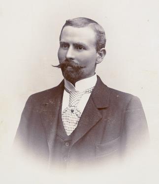 Knut Martin Alrik Johansson, född 1866-06-20 i Röhälla, Glömminge. Lantbrukare i Vångerslätt nr 7, (Rosenborg), Åby. 14.