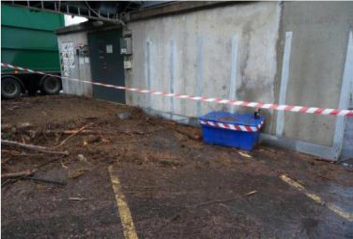 i lastmaskinshytt för tippning av bränsle i tippficka eller bunker.