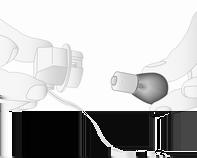 166 Bilvård Främre blinkers 5. Dra ut glödlampan från lamphållaren och byt glödlampa. 6. Sätt in lamphållaren, fäst den i två klackar i reflektorhuset och vrid den medurs för att fästa den. 7.