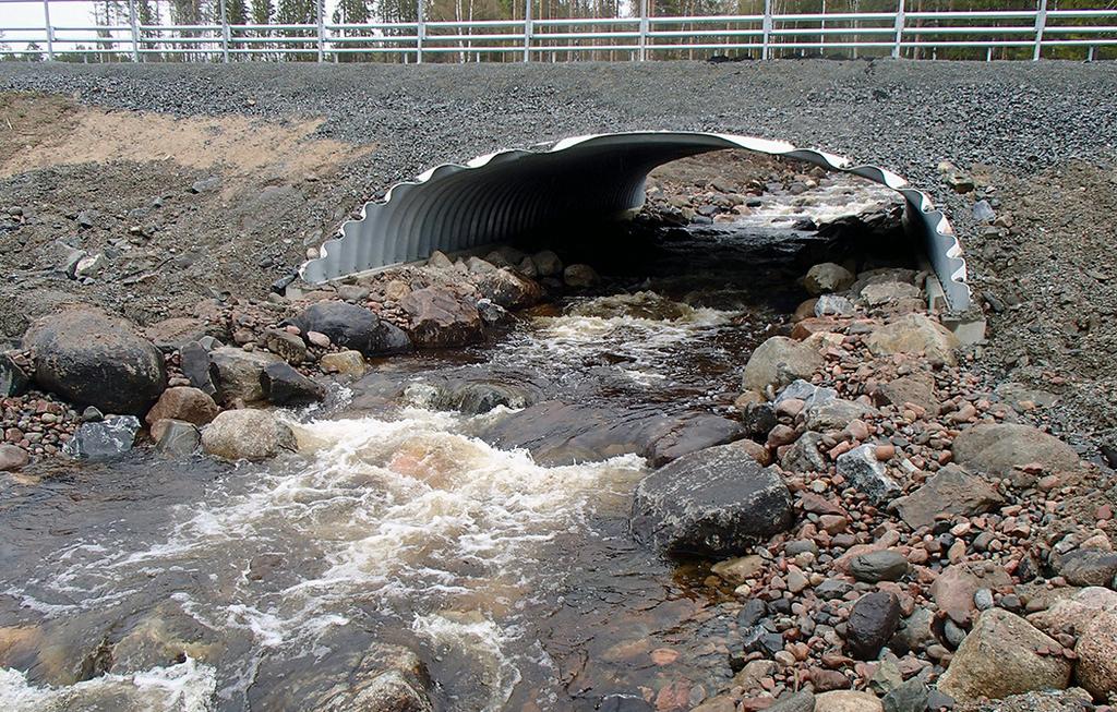 dygn (nybyggnad av bro) respektive 1000 fordon per dygn (ombyggnad av bro) och hastigheten är över 60 km/h. eller antalet fordon överstiger 35 per dygn (för järnväg).