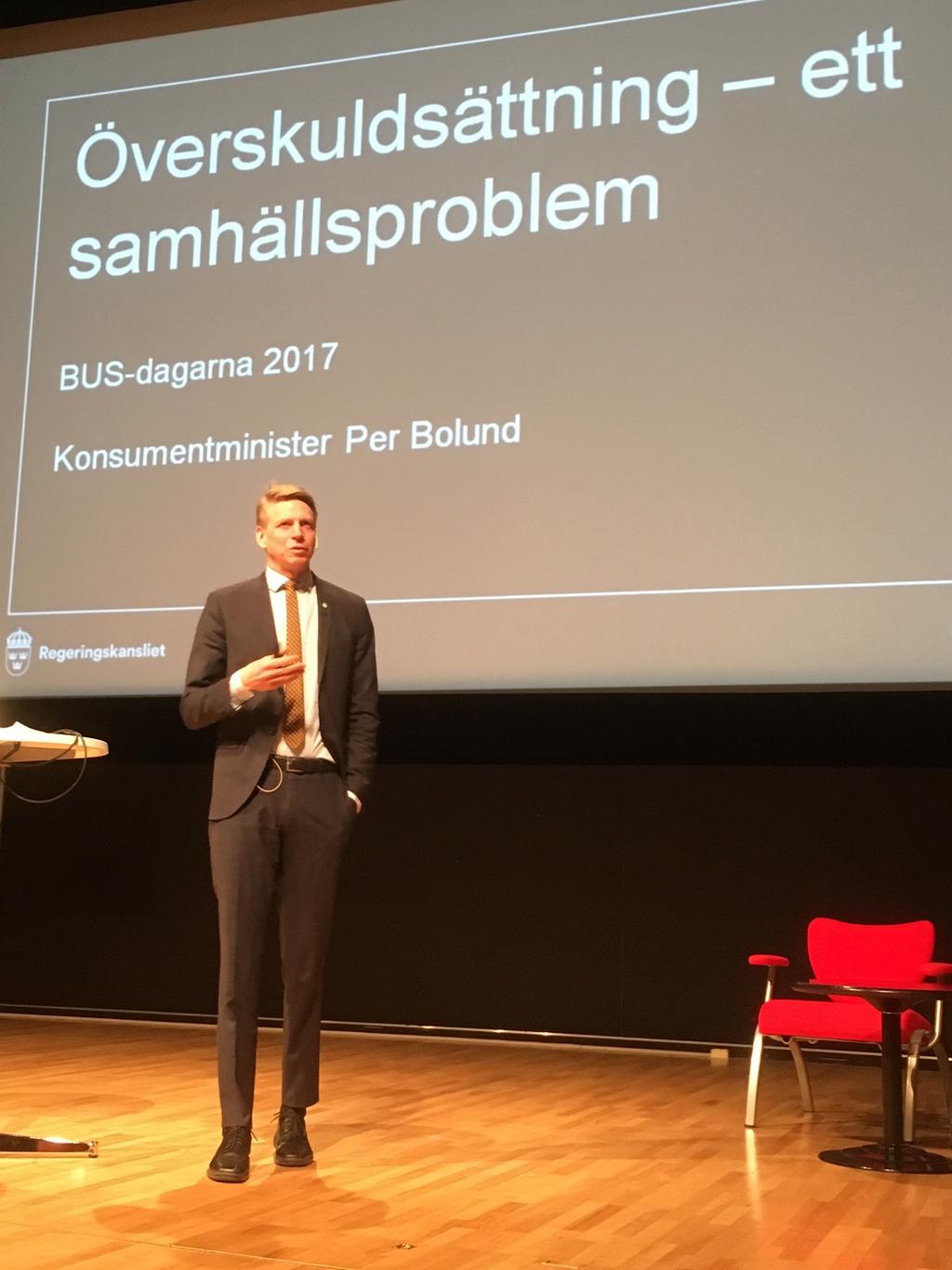 Överskuldsättning ett samhällsproblem Konsumentminister Per Bolund höll ett bejublat framförande där han bland annat pratade om miljömässig, social och ekonomisk hållbarhet.