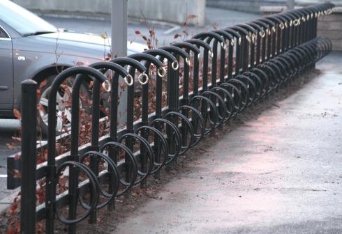 Gävle Cykelställ KNM GÄVLE med LOX låskätting Stål Varmförzinkat och eventuellt lackerat För nedgjutning eller med fotplattor för bultning.