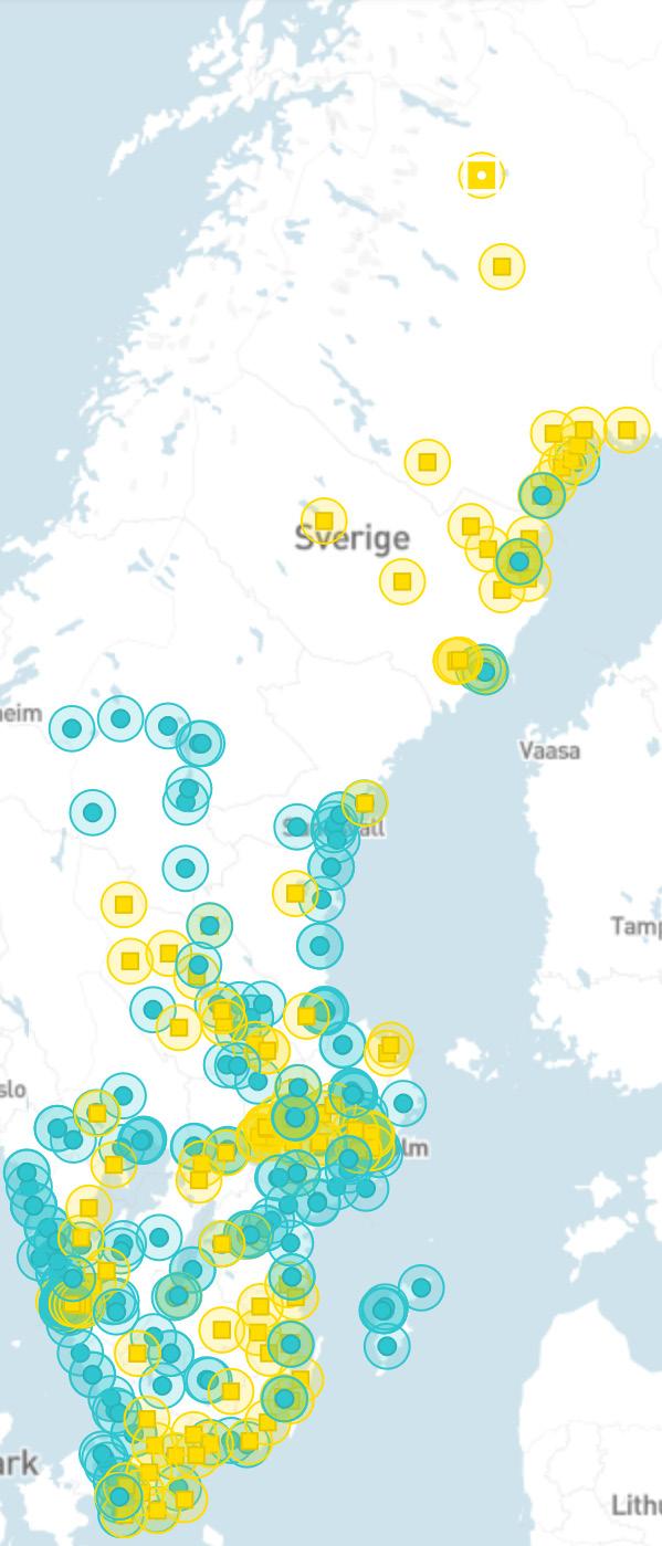 Laddstationer med åtminstone EUstandard 50kW, CCS/Combo En 5 mils radie inritad runt laddstationerna för att illustrera elbilens