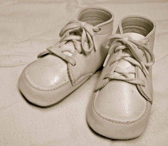 LEKTION 13 FLASH FICTION Försök att hålla dig under 140 tecken. Starta i mitten For sale: baby shoes, never worn.
