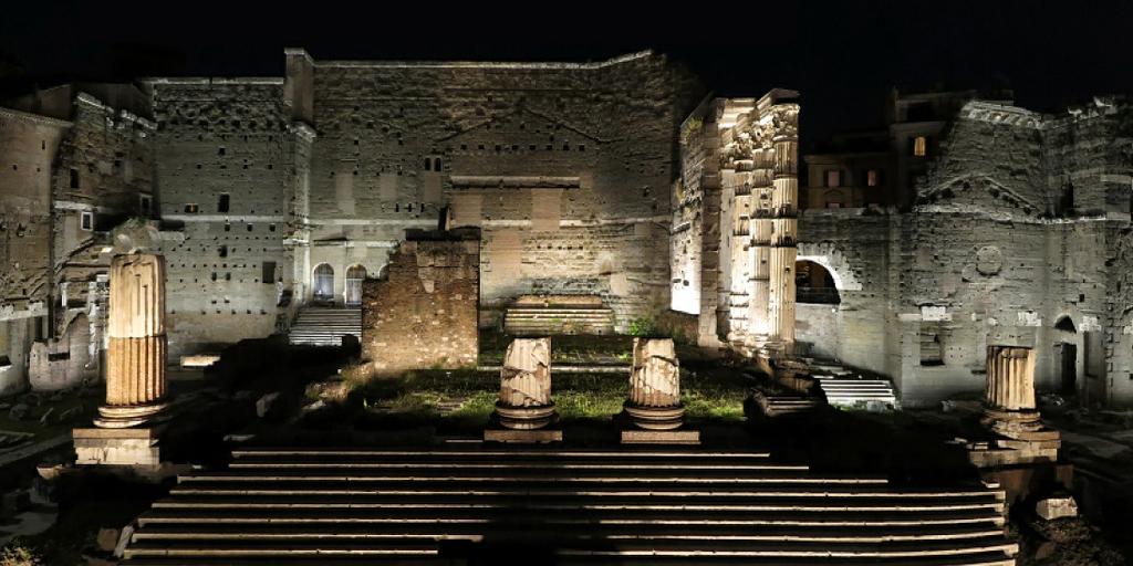 Reportage Historia modellerad med ljus: de romerska kejsarforumen Projekt: Ny belysning av kejsarforumen/fori imperiali, Rom, Italien Ljusplanering: Vittorio Storaro, Rom / Italien; Francesca