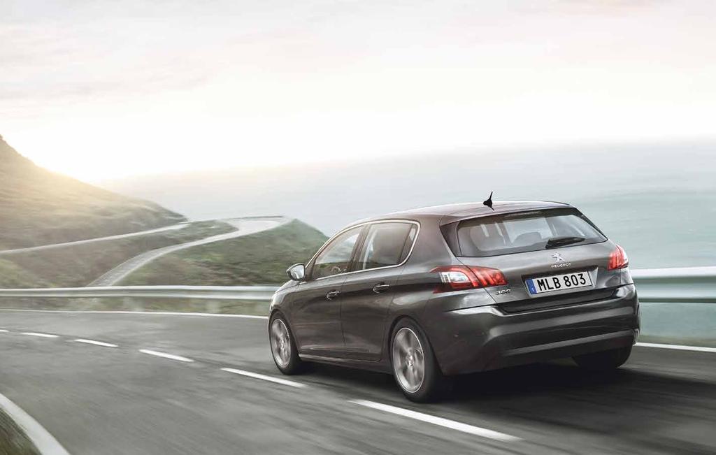 PEUGEOT 308 5D Peugeot 308 har en väl genomtänkt, smart design och genomgående hög kvalitet. Den ger dig en suverän körupplevelse med perfekt vägkontroll.