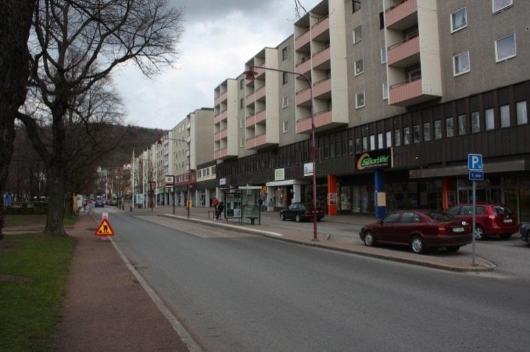 Genomförande Kungsgatan är en enkelriktad gata med längsgående parkeringar och lastplatser, ses i figur 18.