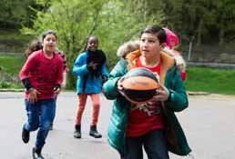Lokal 426 Vecka 26 och 27. För dig 13 19 år Vi gör aktiviteter tillsammans, drar iväg och badar, grillar, spelar basket eller brännboll. Information: Faton 031-366 41 72 faton.begu@vastra.goteborg.