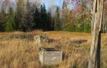 Stengrund och brunnsvinge vid brunn från