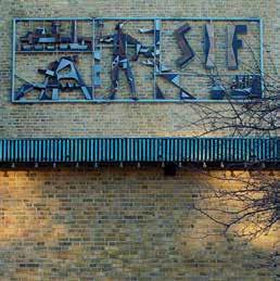 Väggrelief/minnesmärke 1995, Nöjesteaterns fasad Carl- Harry Stålhane (1920 1990) SIF Sveriges Industritjänstemannaförbund har donerat detta figurativa keramiska verk till Malmö stad.