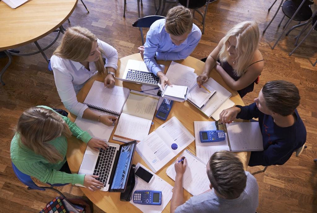 Vi utgick istället ifrån att varje elev är unik och utvecklas individuellt. Genom ett arbetssätt med personliga mål och tät uppföljning ville vi skapa en skola som var bättre anpassad för eleverna.