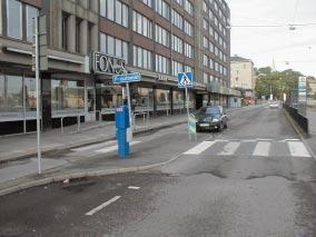 10 2 m djup ficka. Parkering ända fram till övergångsstället. Foto 5.