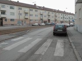 Ekedalsgatan vid Dahlströmsgatan Varierande körbanebredd Körbanebredden konad, 4,2 m vid förbudsskylt. Oklar! Foto 22.