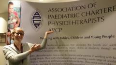 ERFARENHETSUTBYTE MED ASSOCIATION OF PAEDIATRIC CHARTERED PHYSIOTHERAPIST (APCP) STORBRITANNIEN I våras blev vi kontaktade av Anna Hebda-Boon som är utbildningsansvarig i den brittiska organisationen