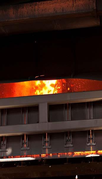 Små mängder utsorterat industriavfall går till kommunal mottagning. Utsläpp till luft av stoft sker bl.a. från tryckning, batteri och släcktorn. För rening av luft finns två stoftfilter.