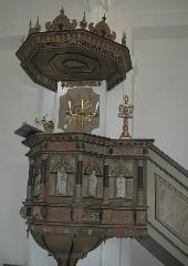 Predikstolens 1600-talsfärger rekonstruerades 1954-56, då även altaruppsatsens 1700-talsmarmoreringar återställdes.