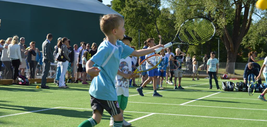 Hemsida, Instagram och Facebook Vårt mål är att ha en ständigt uppdaterad hemsida som klubbar, tränare, föräldrar och spelare besöker. Hemsidan www.tennisstockholm.