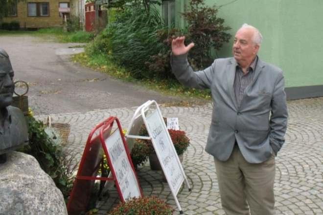 Innan vi gick för att dricka kaffe berättade Lars-Göran Ytterberg för oss om Hovas