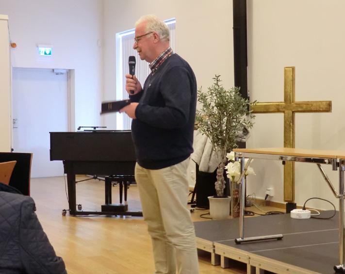 Där mellan bergen vid Slätbakens norra strand ligger Stegeborgsgården som är byggd på historisk mark ifrån Gustav Vasas tid. Det är en lägergård som är knuten till EFS.