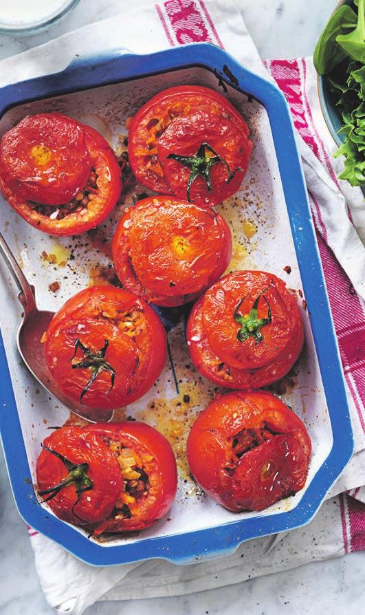 RECEPT 2 40 min 312kcal/port Fett 16 g Kolhydrater 30 g Protein 11 g Fyllda tomater med rostat vitkålsmos Ugnsbakade tomater fyllda med linser och morötter.