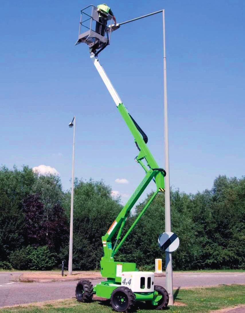 LED-/TELESKOPBOMLIFT Nifty HR12 RÄCKVIDD PLATTFORM 12,2 m 200 kg 6,1 m 1,1 x 0,65 m 1,6 m 4,1 m 0 0 1m 5ft 10ft 15ft 20ft 25ft 2m A B 3m 4m 200