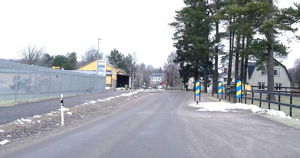 hastighetsgräns på 50 km/h (NVDB, Nationell vägdatabas). Vid Kyrkogatans korsning med Stapelvägen är vägen bred (10-13 m) och ger svängutrymme även för tunga fordon.