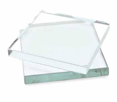 EXTRA KLART GLAS OPTIWHITE Vanligt glas har en svag grönton som syns om man tittar på glasets kant. Det beror på järnoxid som naturligt ingår i glaset.