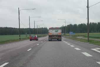 Återvinningen måste öka, ett system för återvinnningsanläggningar behöver byggas upp Foto. Ballasttransport på väg Transporterna står för en stor del av störningarna.