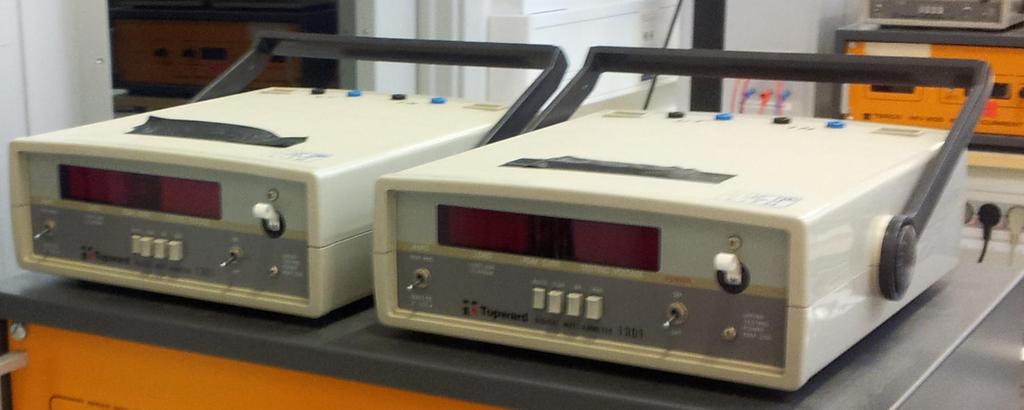 3.2 Wattmetrar I labbet finns två digitala wattmetrar med automtiskt val av spänningsområde. Vid mätning med enwattmetermetoden skall en av wattmetrarna användas.