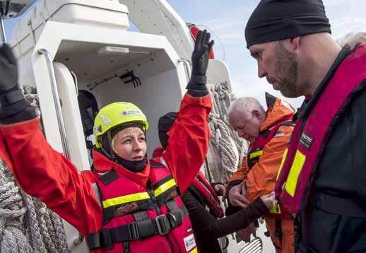 RESCUE GRÄNSÖ MOTOR 1,0-liters fyrtakt, bensin. Max effekt 110 hk. TOPPHASTIGHET 34 knop. LÄNGD/BREDD/DJUP, VIKT 3,6/1,5/0,2-0,3 m, 350 kg. PRIS (SEK) 400 000 en topphastighet om 34 knop.