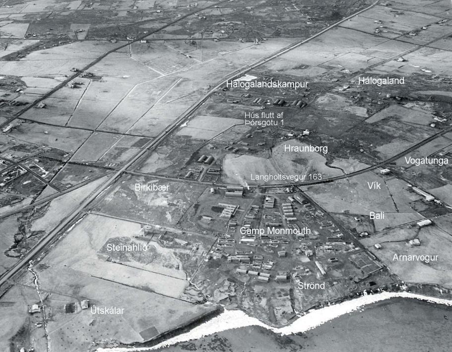 Loftmynd tekin til vesturs yfir svæðið í mars 1946. Hér sjást vel braggahverfin sem settu svip sinn á svæðið á hernámsárunum.