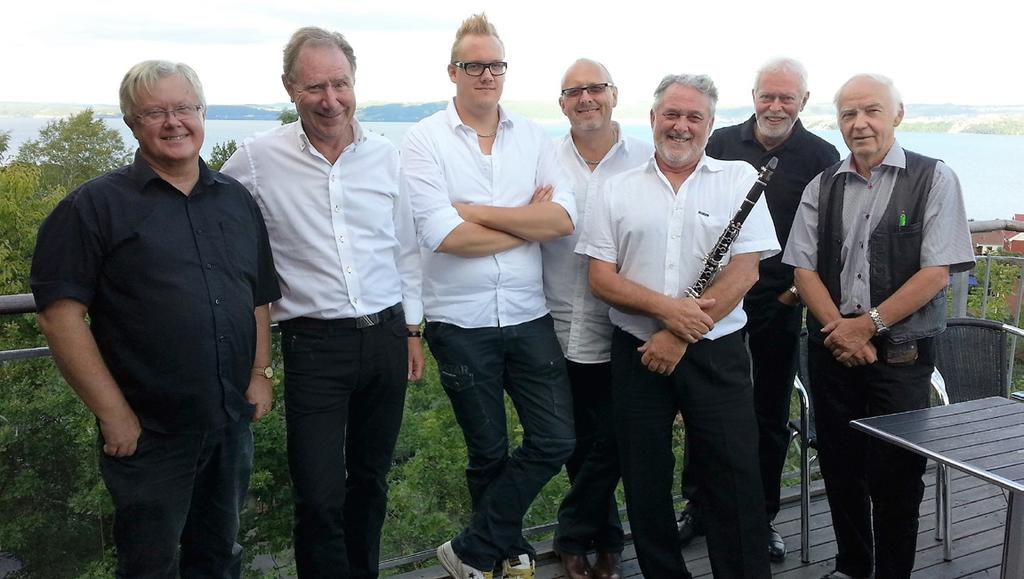 Nytt gäng från Torhamn 11 juli Ukulele-ladies med boys 18 juli Syskonbandet från Tvisten 25 juli Olofsson & Wernersson 1 augusti Christer Peters & Annica Stoltz 8 augusti Johan & Gunilla Sigvardsson