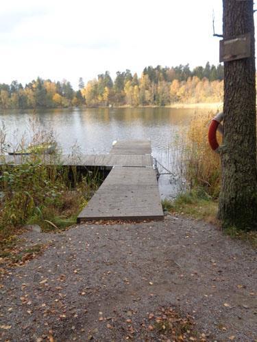 Naturen på lika villkor Garnuddens naturreservat Västra delen Salems kommun INVENTERINGSRAPPORT Datum: 20/10 2016 Inventerare Katrin Jones Hammarlund Projekt Naturen på lika villkor Utförare