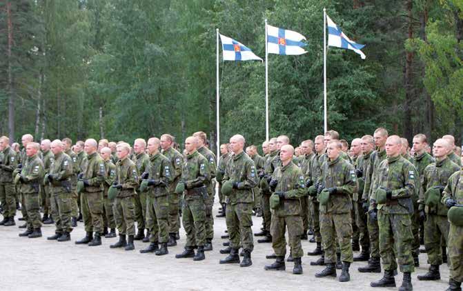 Försvarsmaktens uppgifter Försvarsmakten ska stå till statsmaktens förfogande för att säkra vårt lands självständighet med vapen i den händelse att alla andra medel förbrukats.