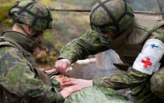 Militärpolis Inom försvarsmakten utbildas militärpoliser, vars uppgift bl.a. är att upprätthålla ordningen och säkerheten vid militära anläggningar samt att övervaka och dirigera trafiken.