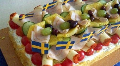 4 Rapport från årsmötet Text: Mika Juurikivi Söndagen den 17 januari inleddes med sången Hur ljuvligt det är att mötas. Vi var samlade till årshögtid.