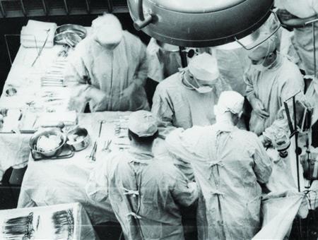 Världens första framgångsrika organtransplantation (njure) 23/12 1954 Peter Bent Brigham Hospital, Boston, USA