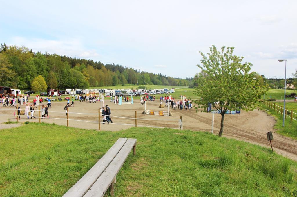 Externa tävlingar Datum Gren Häst/Ponny Plats Typ 6 januari Dressyr Ponny Inne 31 januari Dressyr Häst Inne 7 mars Hoppning Ponny Inne Lokal/Regional 8 mars Hoppning Häst Inne Lokal/Regional 3 april