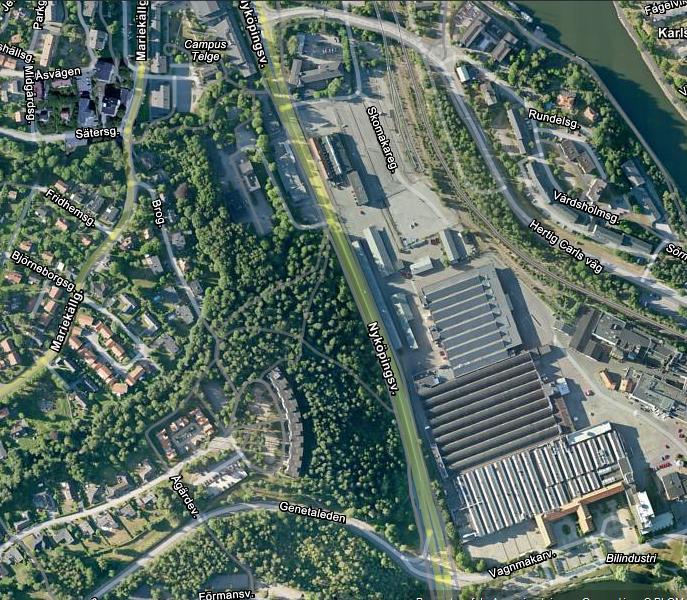 Den delen av planområdet där skolan är placerad ligger betydligt högre än Nyköpingsvägen. Mariekälla 1:1 består enbart av naturmark och är relativt kuperat.