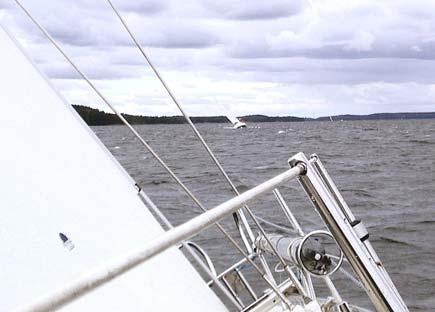 Tur var ju att masten stod kvar! Torgny på S 34 Svartörn seglade ensam och det måste ha varit tufft på kryssen!