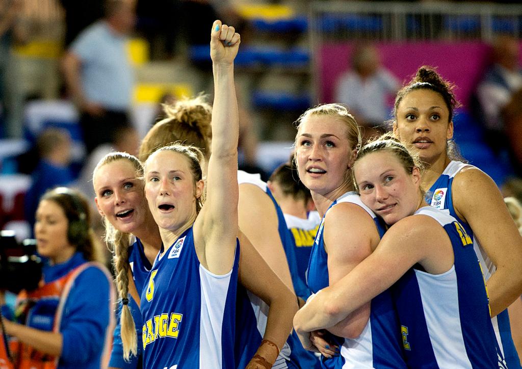 EM-KVAL 2014 EM-KVAL 2014 MOT EM 2015 VI HAR INTE FÅTT NOG SVERIGE VILL ÄNNU HÖGRE HERRLANDSLAGET DAMLANDSLAGET Se Sverige på hemmaplan 11 juni: Sverige-Holland, Luleå