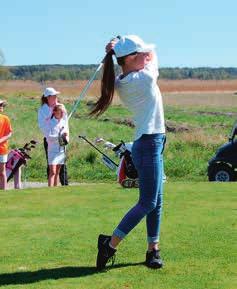 Pojkar spelar från blå tee och fl ickor spelar från röd tee. Anmälan www.golf.