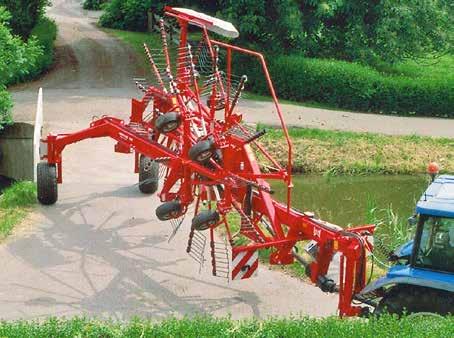 LELY HIBISCUS Tekniska specifikationer HIBISCUS 655 SD Classic 765 SD 765 SD Vario Arbetsbredd 1 sträng (m) 5,80 6,50 6,70 7,60 5,00 7,60 Strängbredd 1 sträng* (m) 1,20 1,50 1,20 1,80 Arbetsbredd 2